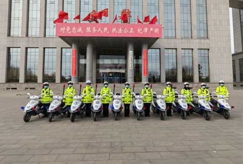 朔州市公安局交警支队电动骑警队首次亮相街头